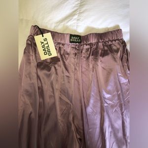Daily Drills silky resort pant sz L in color Lavender